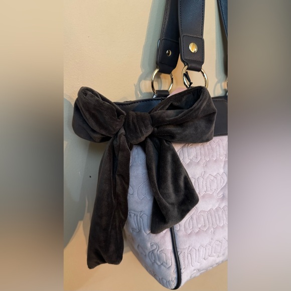 Juicy Couture Blush and Brown Velvet Bow Shoulder Tote - Picture 4 of 12